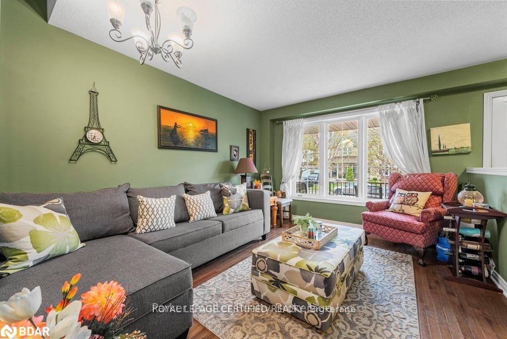 Photo 8 of 133 Thrushwood Drive, Barrie, 400 West — HOMEH
