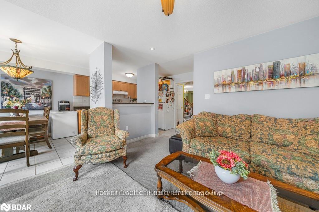 Photo 11 of 133 Thrushwood Drive, Barrie, 400 West — HOMEH