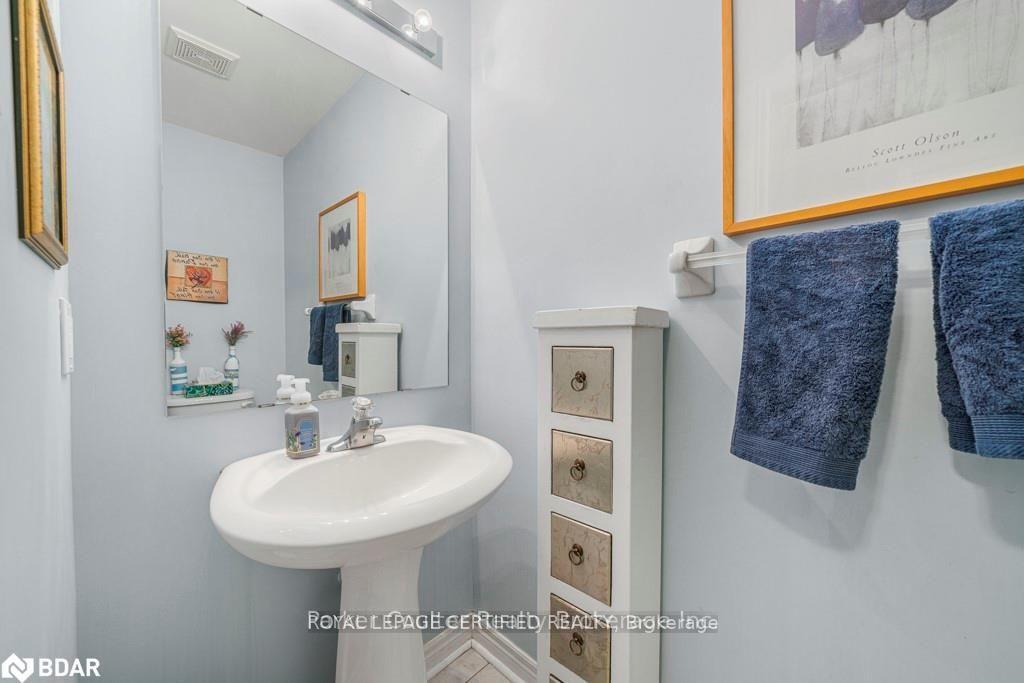Photo 12 of 133 Thrushwood Drive, Barrie, 400 West — HOMEH