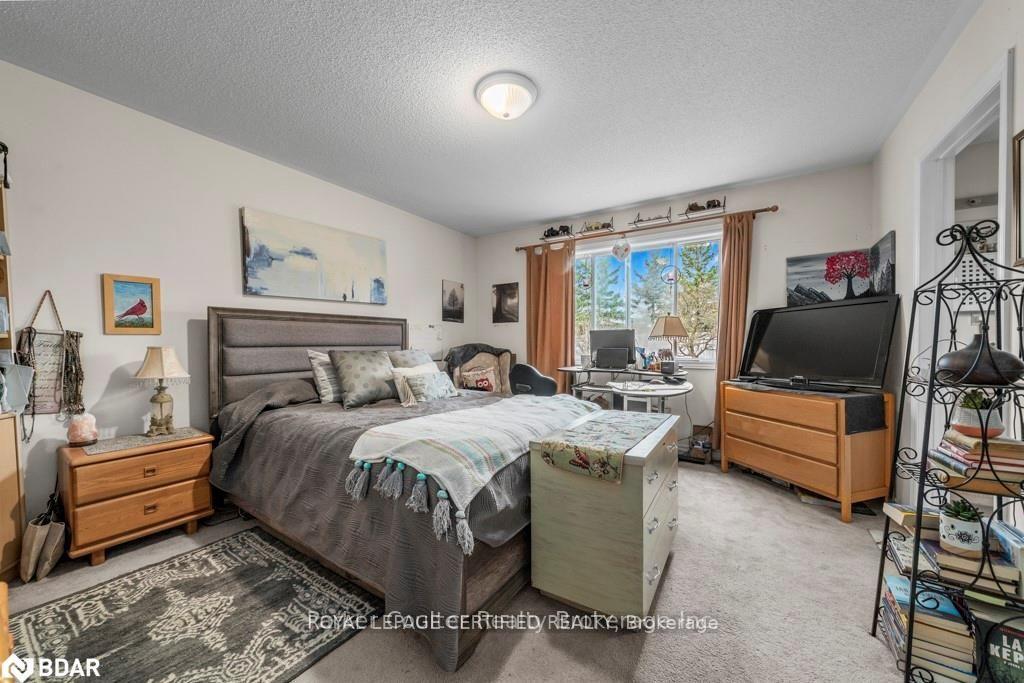 Photo 13 of 133 Thrushwood Drive, Barrie, 400 West — HOMEH