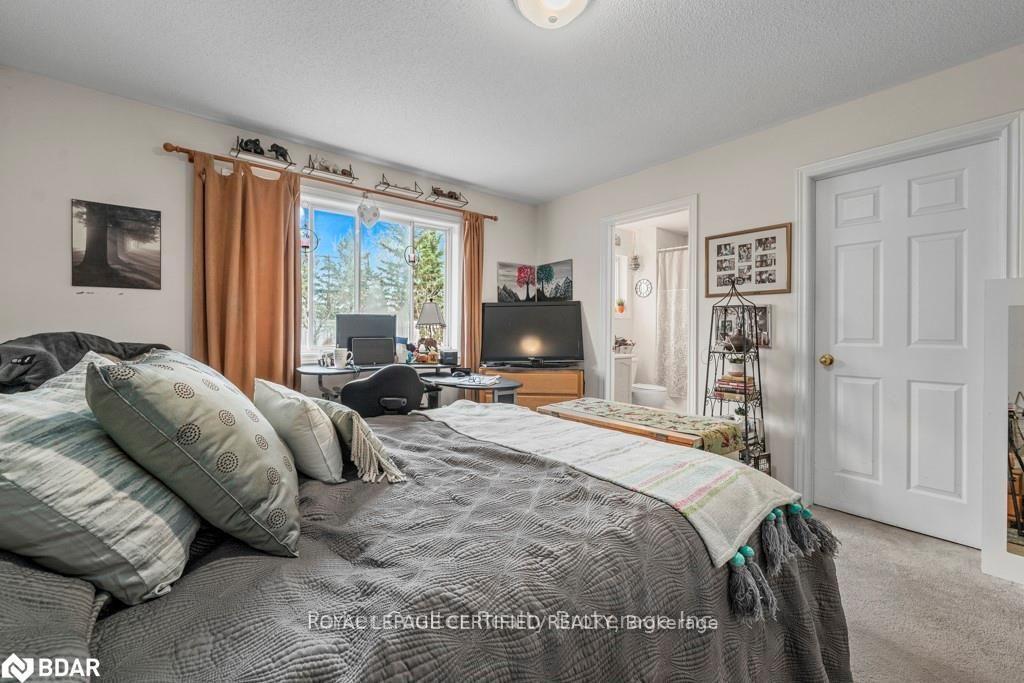 Photo 14 of 133 Thrushwood Drive, Barrie, 400 West — HOMEH