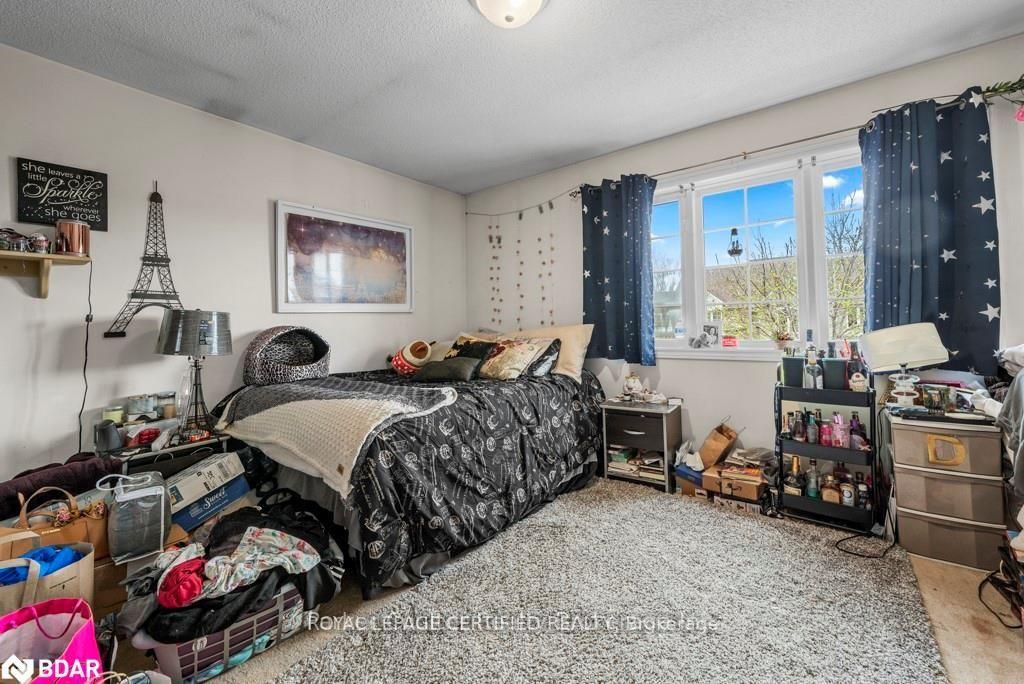 Photo 16 of 133 Thrushwood Drive, Barrie, 400 West — HOMEH