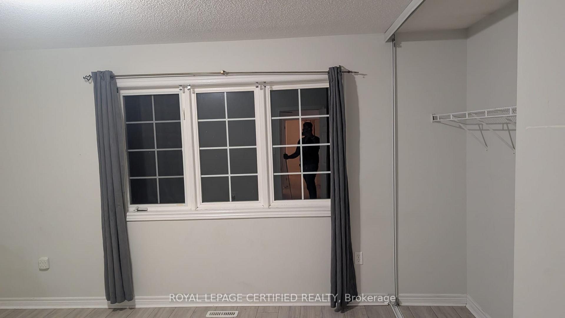 Photo 17 of 133 Thrushwood Drive, Barrie, 400 West — HOMEH
