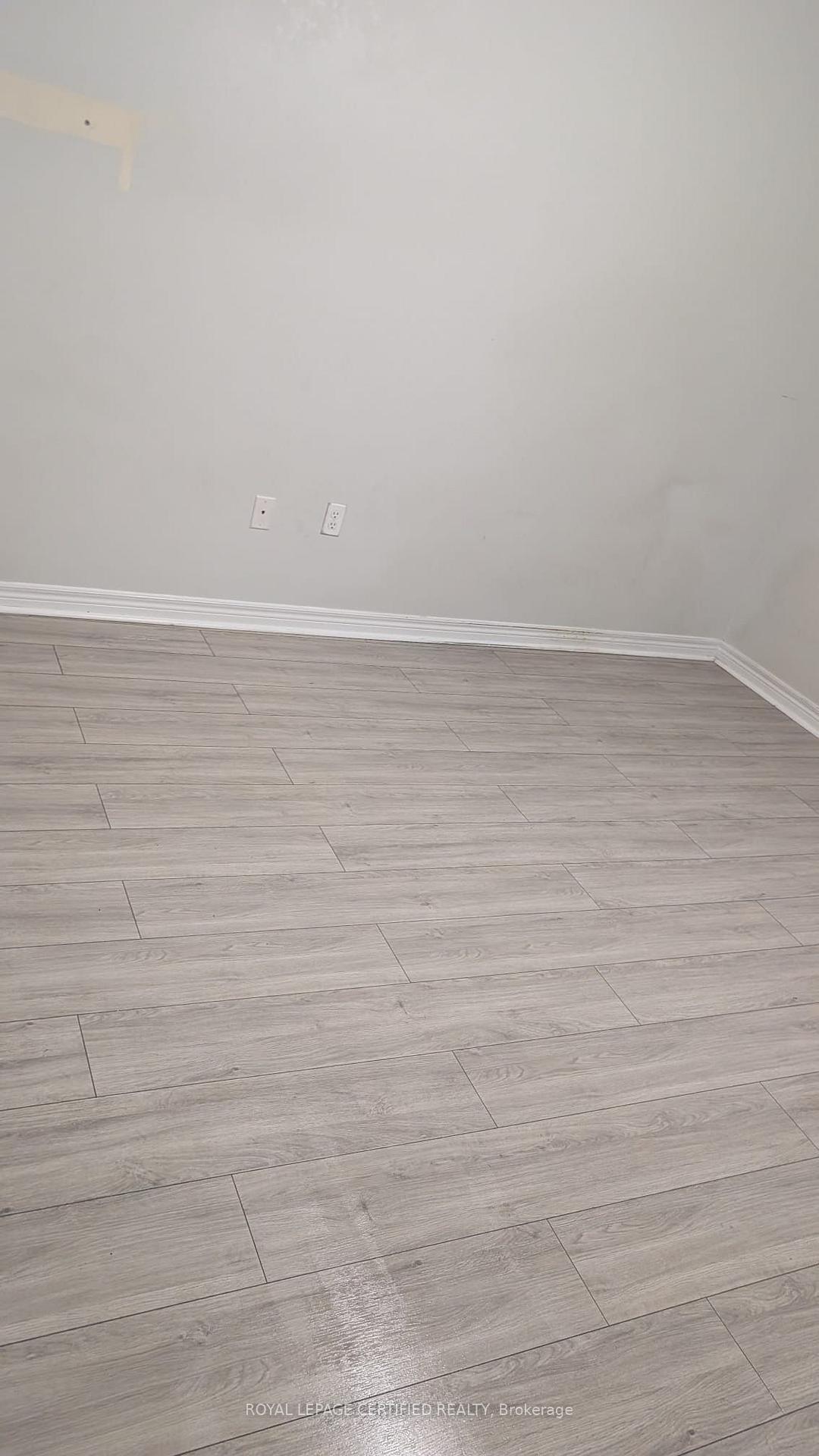Photo 23 of 133 Thrushwood Drive, Barrie, 400 West — HOMEH