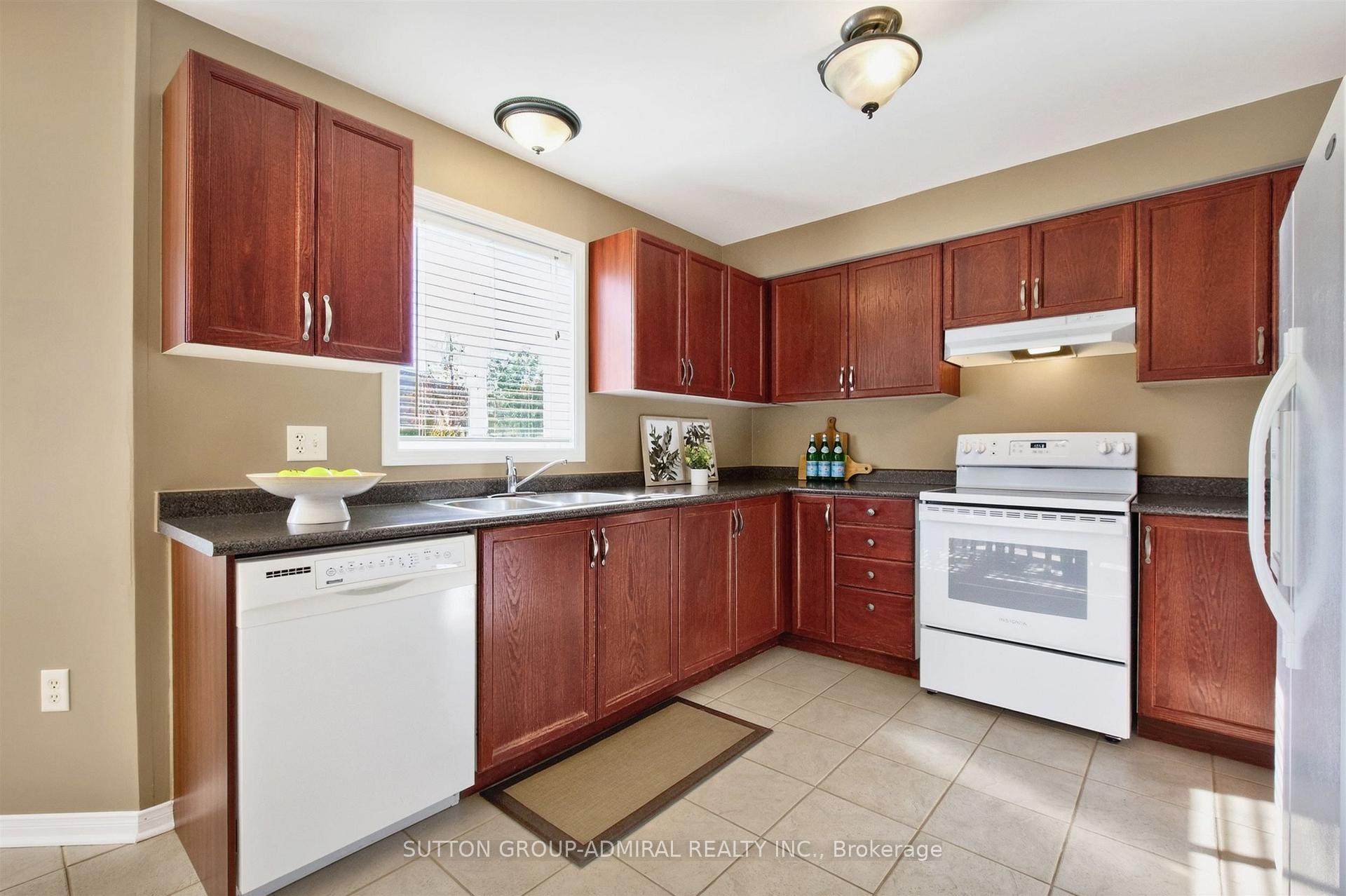 Photo 18 of 9 Patrick Drive, Barrie, Painswick South — HOMEH