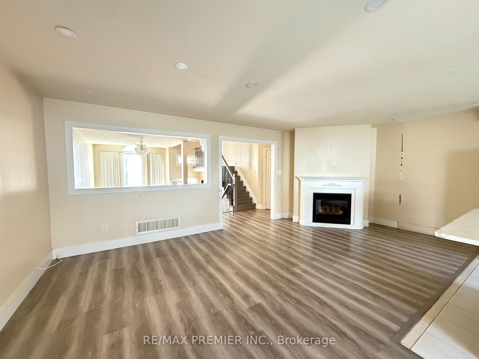 Photo 5 of 155 Drinkwater Road, Brampton, Fletcher's West — HOMEH