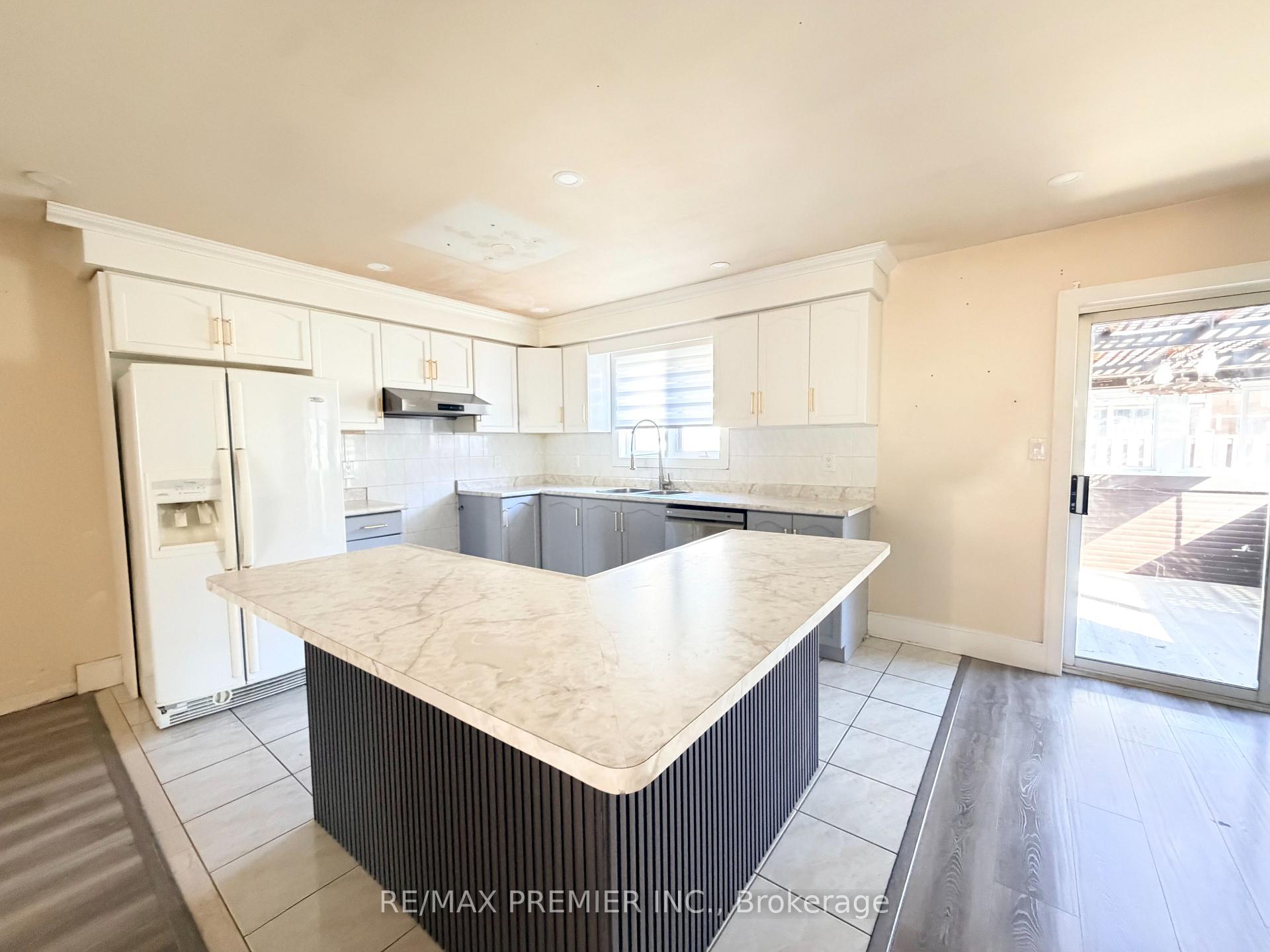 Photo 9 of 155 Drinkwater Road, Brampton, Fletcher's West — HOMEH