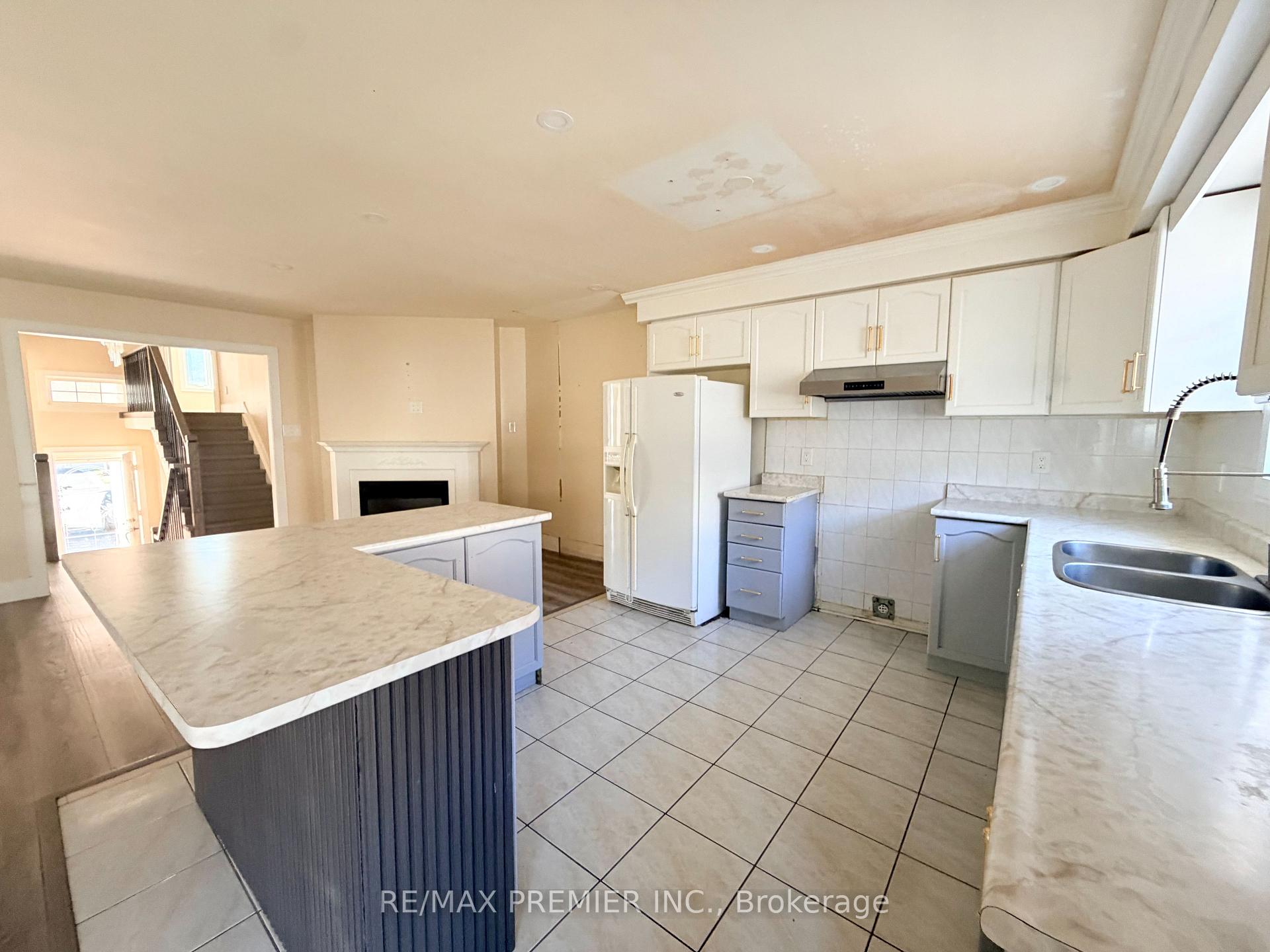 Photo 10 of 155 Drinkwater Road, Brampton, Fletcher's West — HOMEH