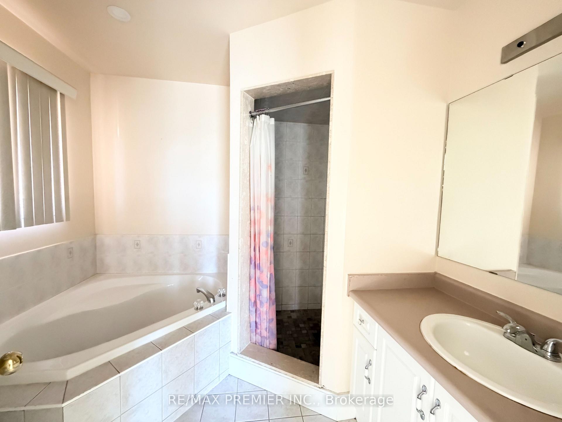 Photo 17 of 155 Drinkwater Road, Brampton, Fletcher's West — HOMEH
