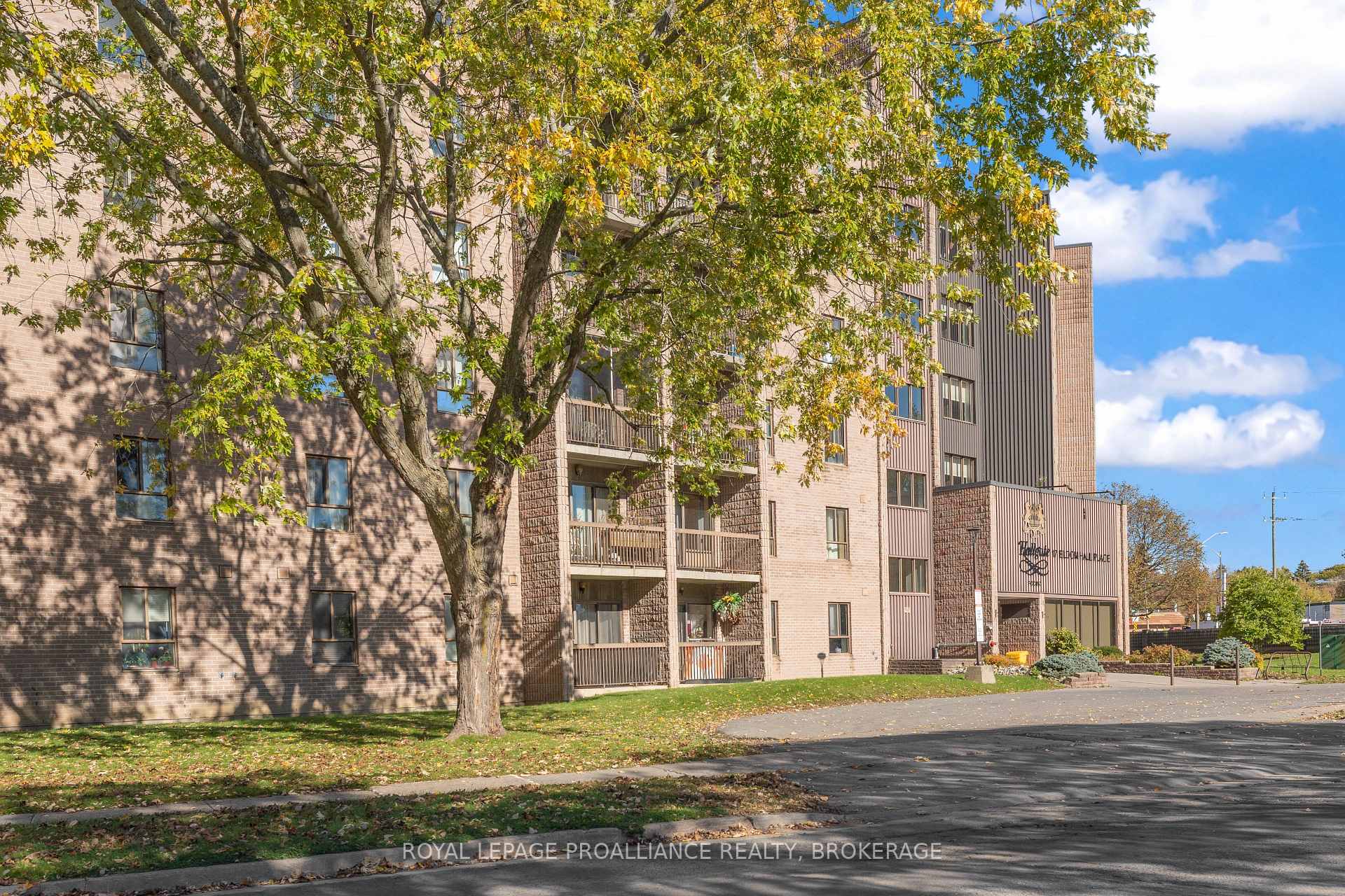 Photo 3 of Unit 615, 17 Eldon Hall Place, Kingston, Central City West — HOMEH