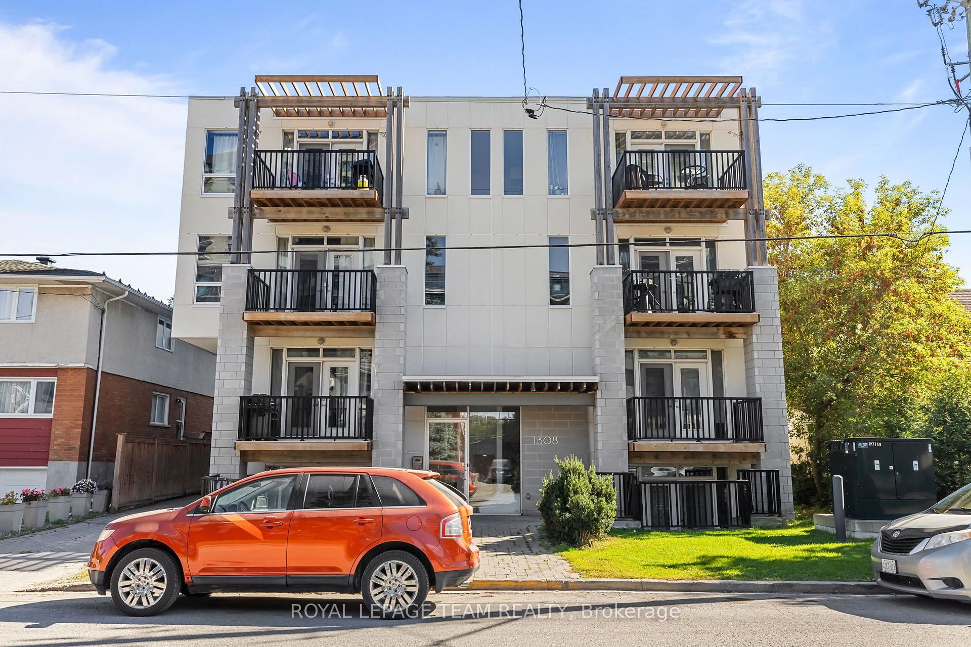 Photo of Unit 301, 1308 Thames Street