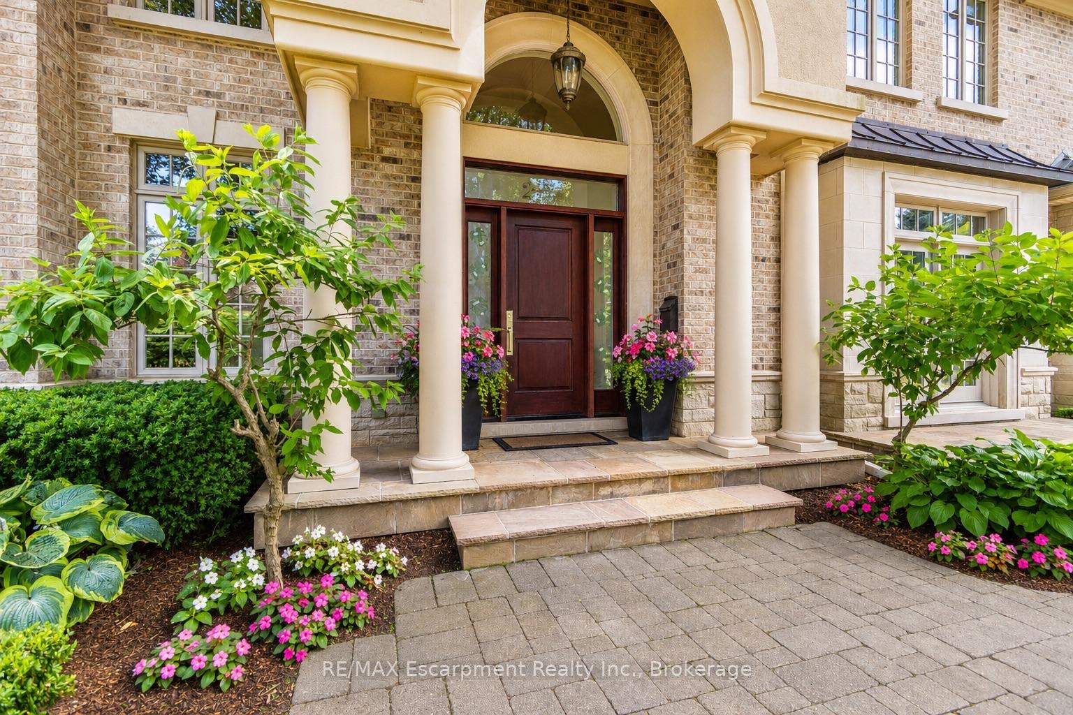 Photo 2 of 254 Donessle Drive, Oakville, Old Oakville — HOMEH