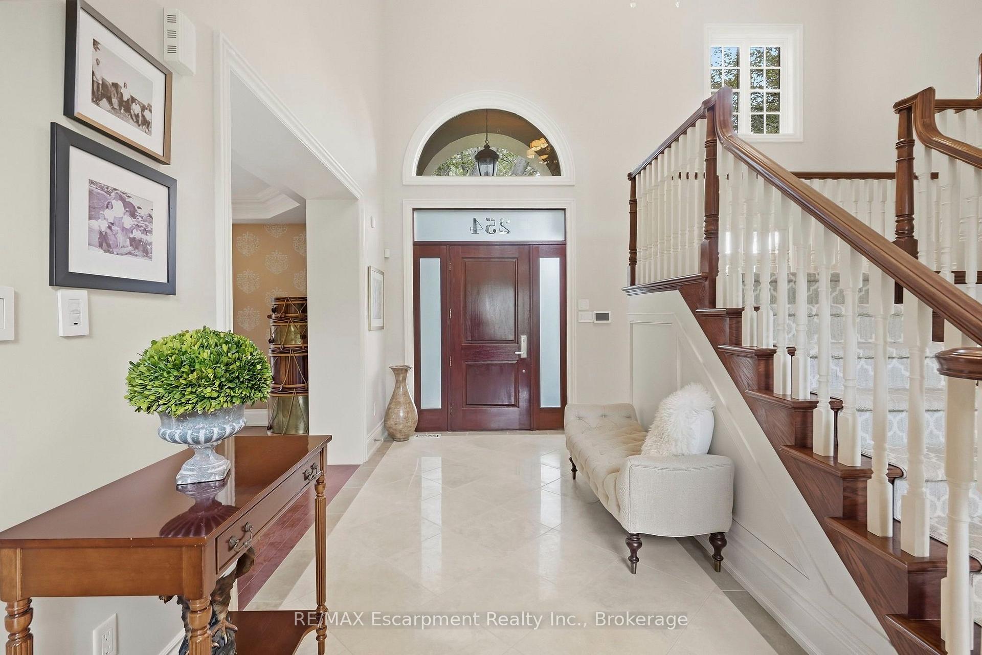Photo 4 of 254 Donessle Drive, Oakville, Old Oakville — HOMEH