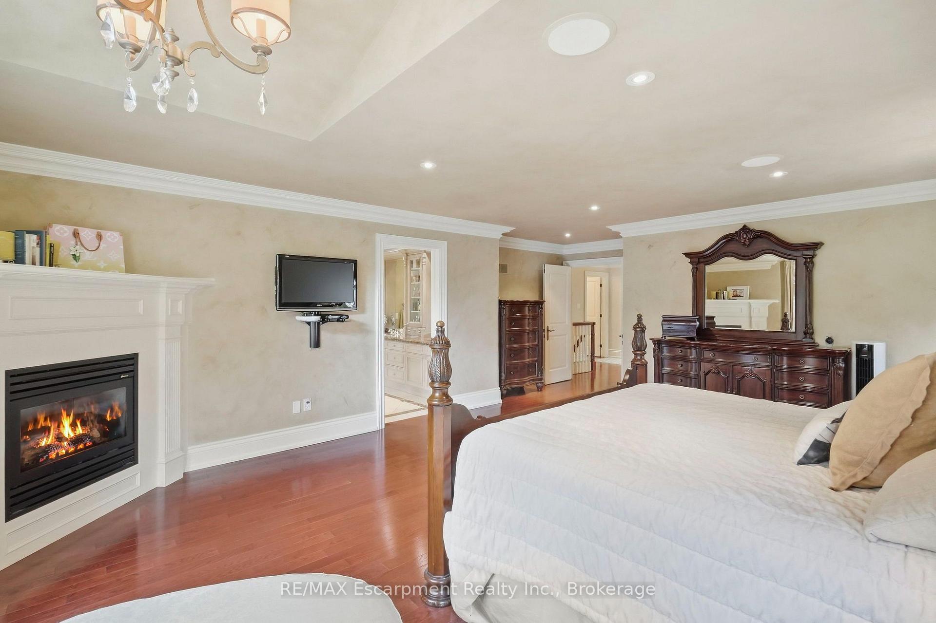 Photo 22 of 254 Donessle Drive, Oakville, Old Oakville — HOMEH