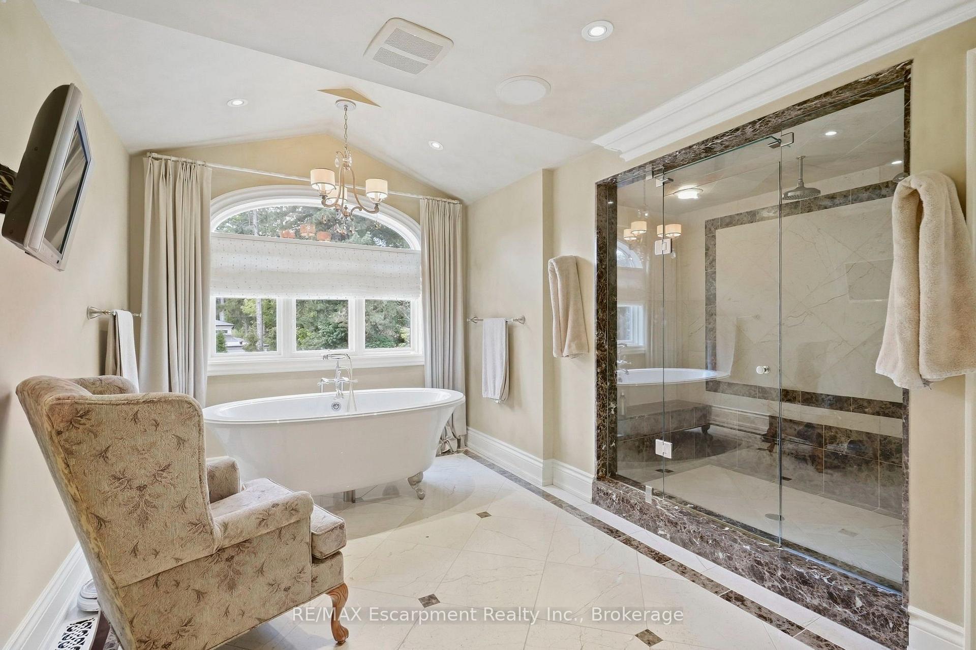 Photo 25 of 254 Donessle Drive, Oakville, Old Oakville — HOMEH