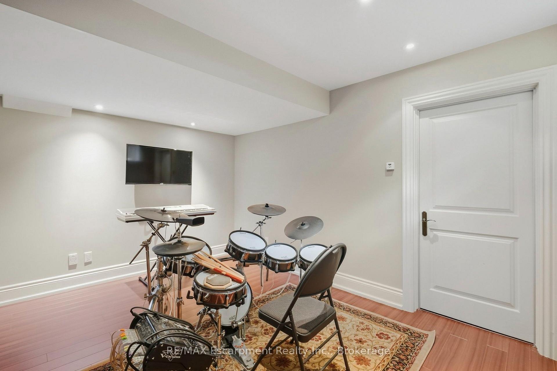 Photo 36 of 254 Donessle Drive, Oakville, Old Oakville — HOMEH