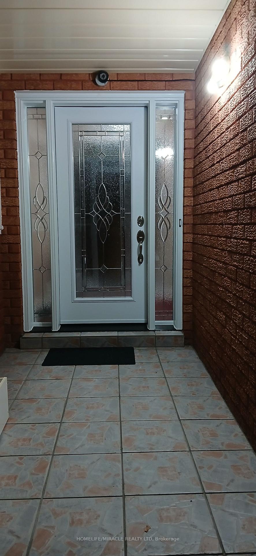 Photo 3 of 97 Wildberry Crescent, Brampton, Sandringham-Wellington — HOMEH