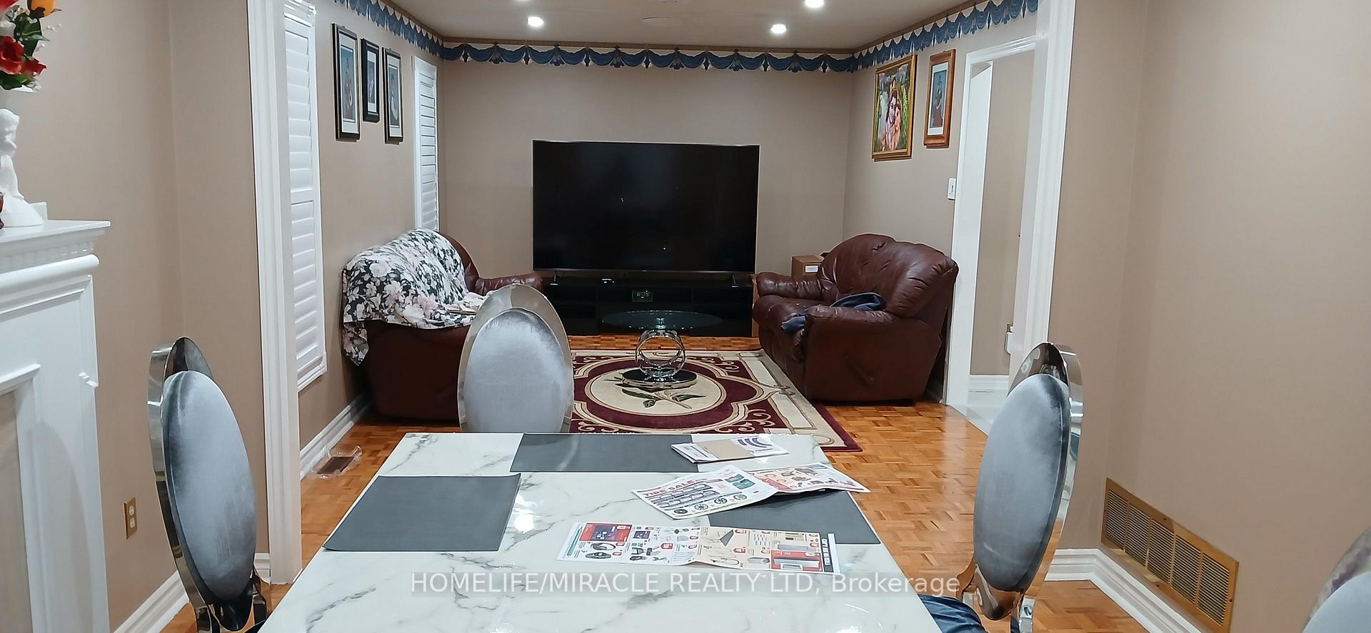 Photo 5 of 97 Wildberry Crescent, Brampton, Sandringham-Wellington — HOMEH