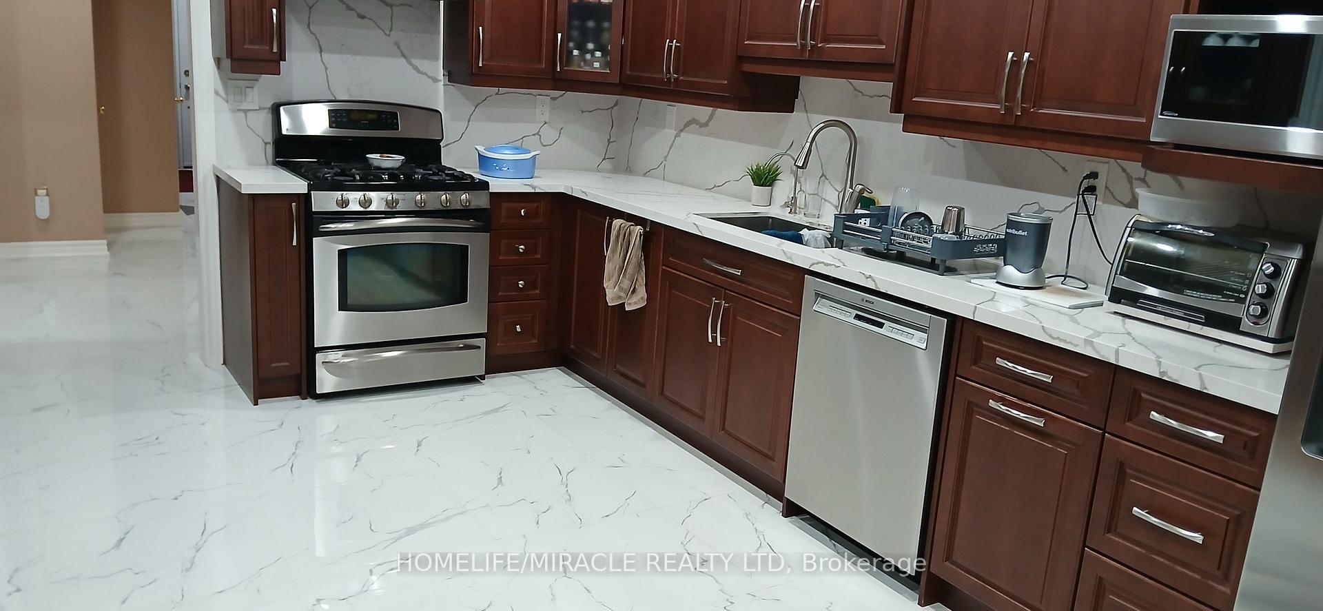 Photo 7 of 97 Wildberry Crescent, Brampton, Sandringham-Wellington — HOMEH