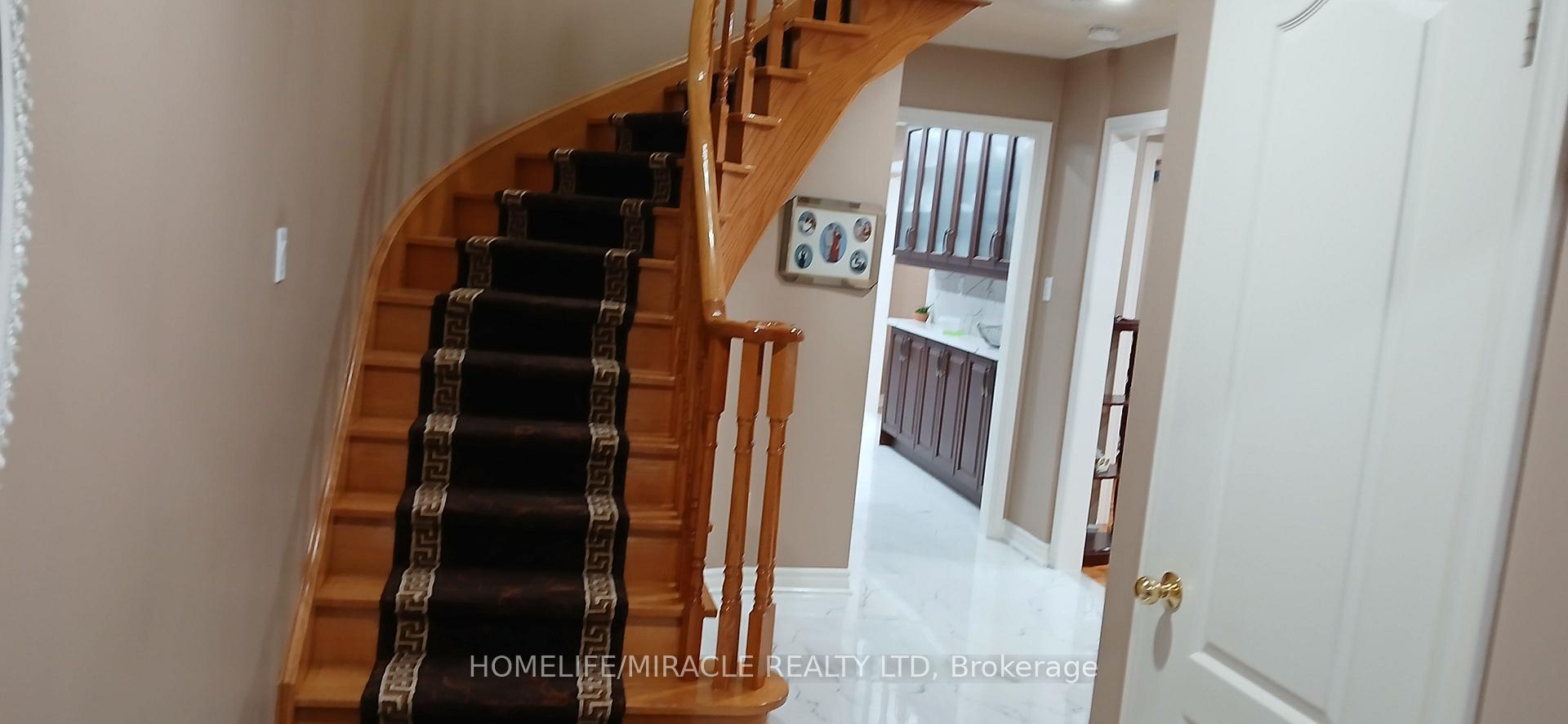 Photo 12 of 97 Wildberry Crescent, Brampton, Sandringham-Wellington — HOMEH