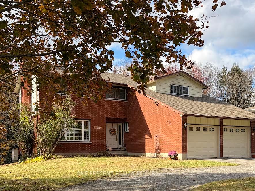 Photo 1 of 40 Golf Course Road, Bracebridge, Macaulay — HOMEH