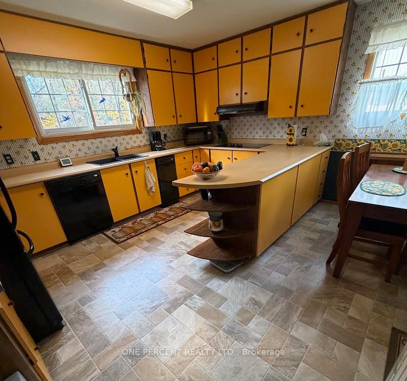 Photo 11 of 40 Golf Course Road, Bracebridge, Macaulay — HOMEH