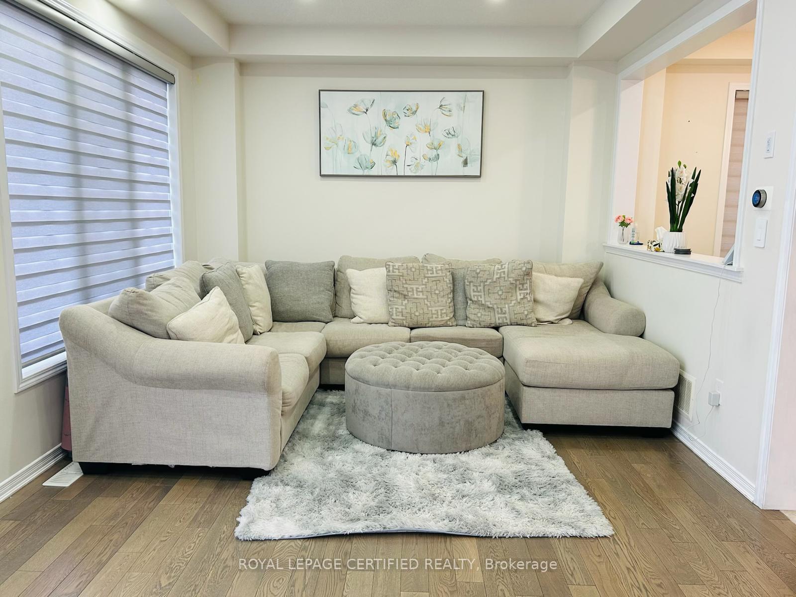 Photo 3 of 15 Cactus Crescent, Hamilton, Stoney Creek — HOMEH