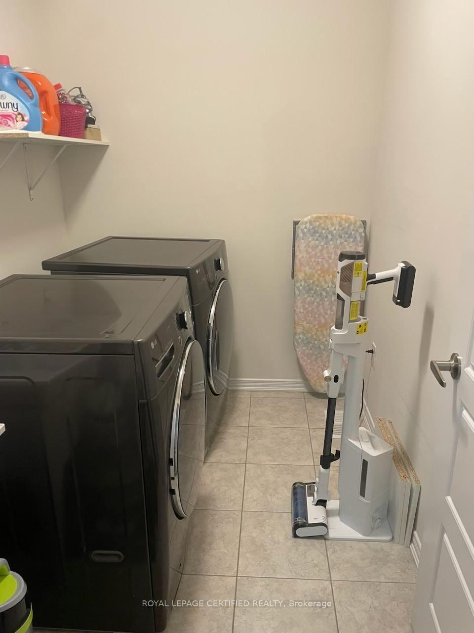 Photo 12 of 15 Cactus Crescent, Hamilton, Stoney Creek — HOMEH
