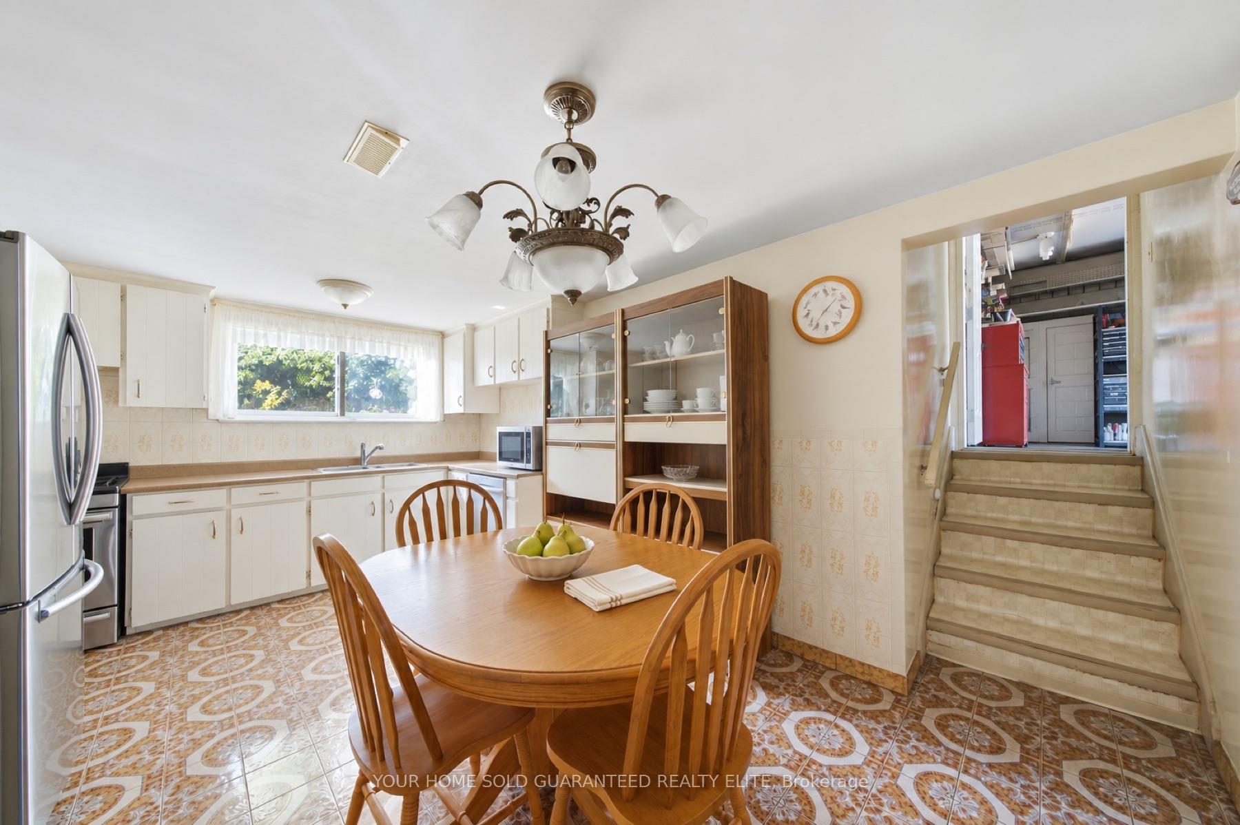 Photo 6 of 31 Bendingroad Crescent, St. Catharines, Lakeport — HOMEH