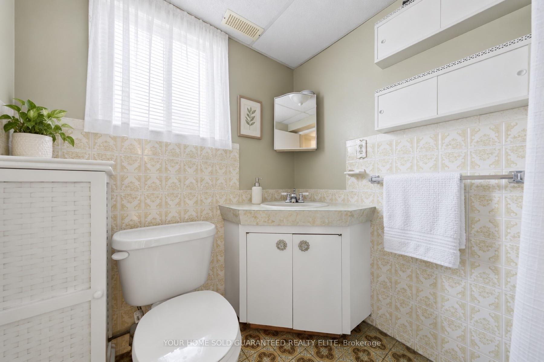 Photo 15 of 31 Bendingroad Crescent, St. Catharines, Lakeport — HOMEH
