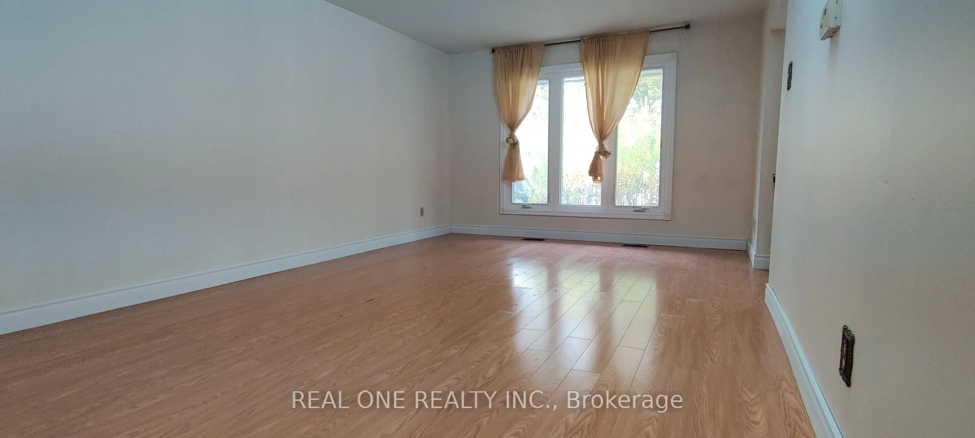 Photo 5 of Unit Upper, 93 Southdale Drive, Markham, Bullock — HOMEH