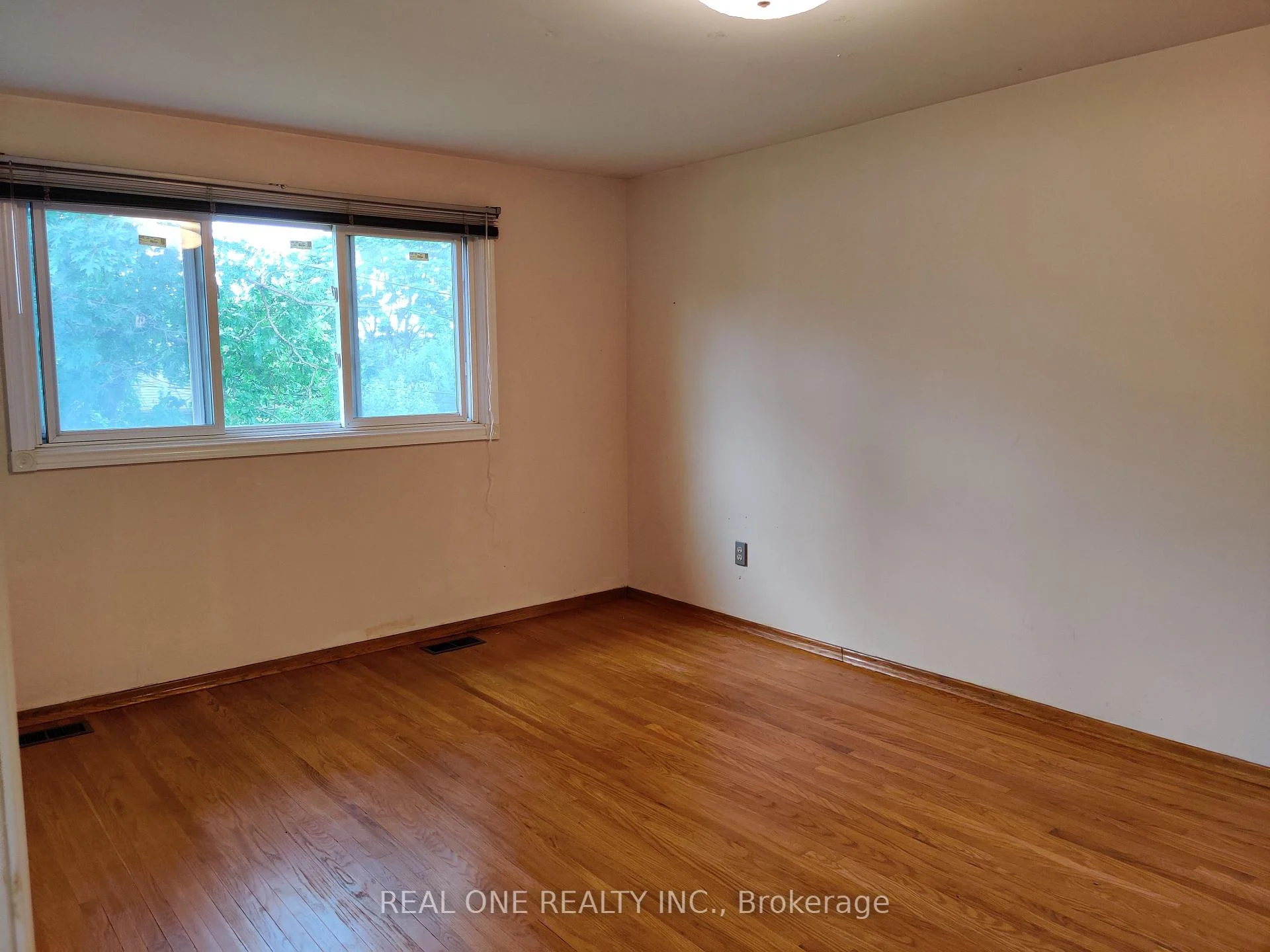 Photo 17 of Unit Upper, 93 Southdale Drive, Markham, Bullock — HOMEH