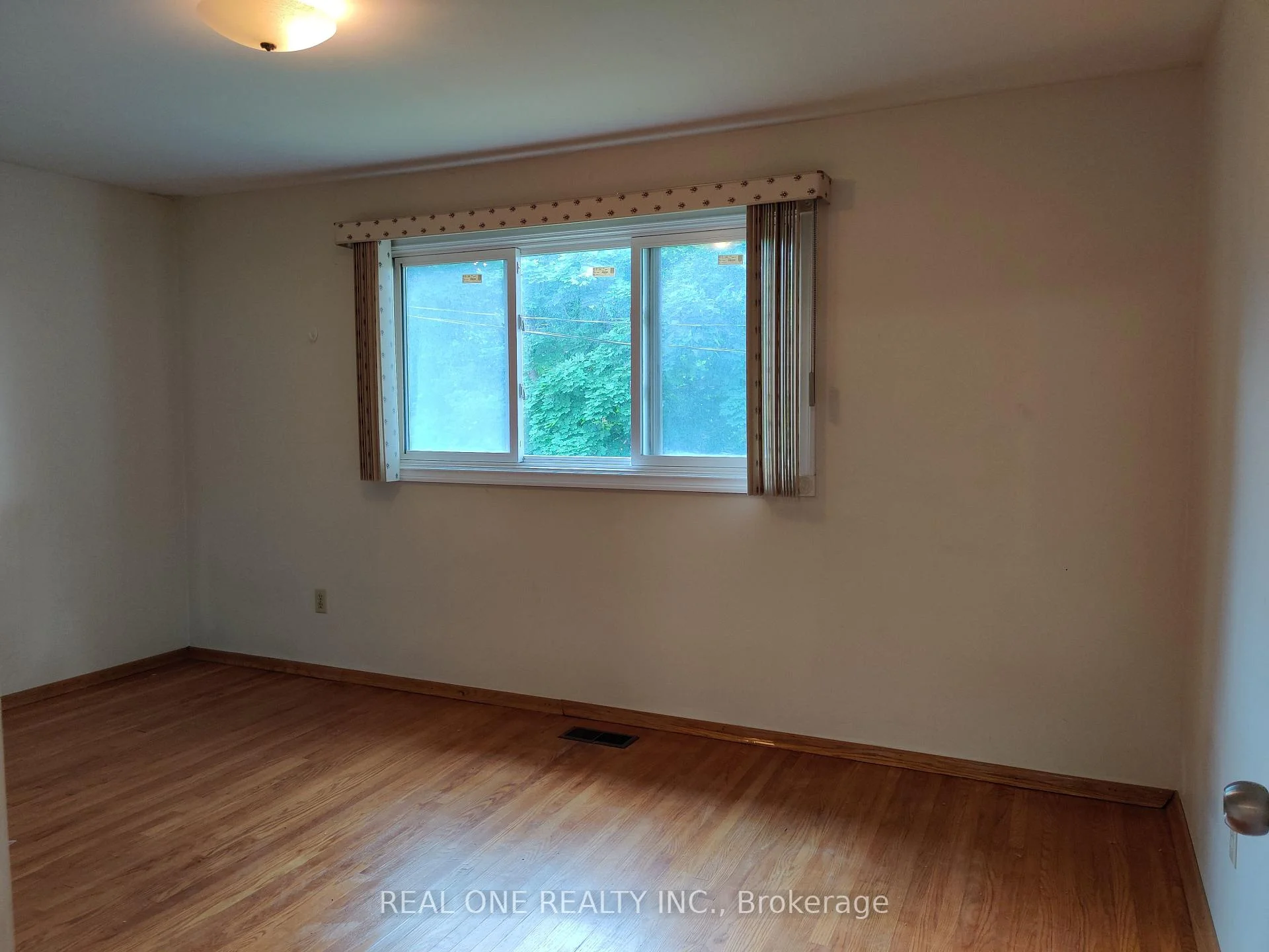 Photo 19 of Unit Upper, 93 Southdale Drive, Markham, Bullock — HOMEH