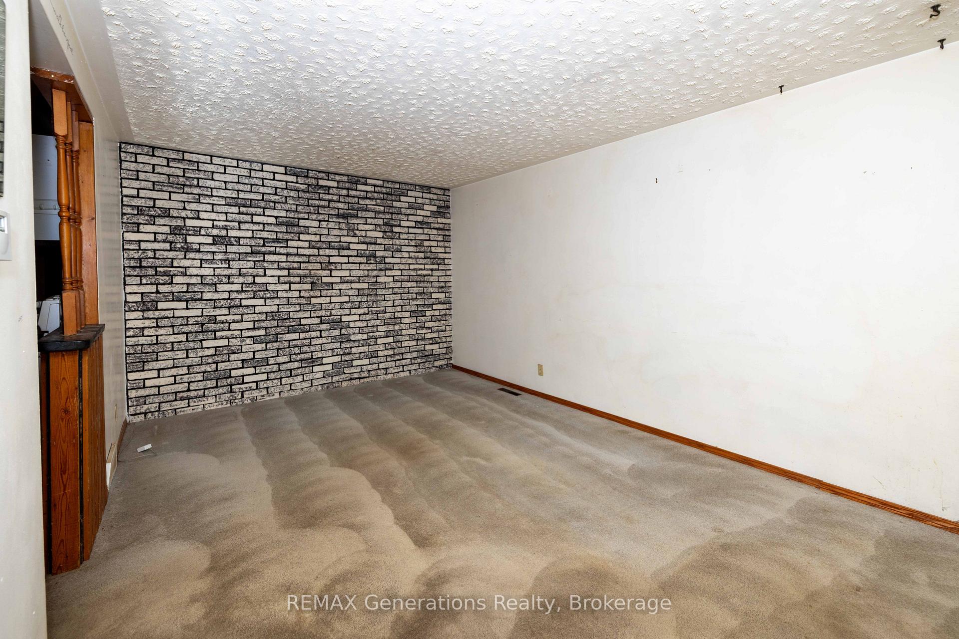 Photo 3 of 316 Rita Street, Thunder Bay, Current River — HOMEH