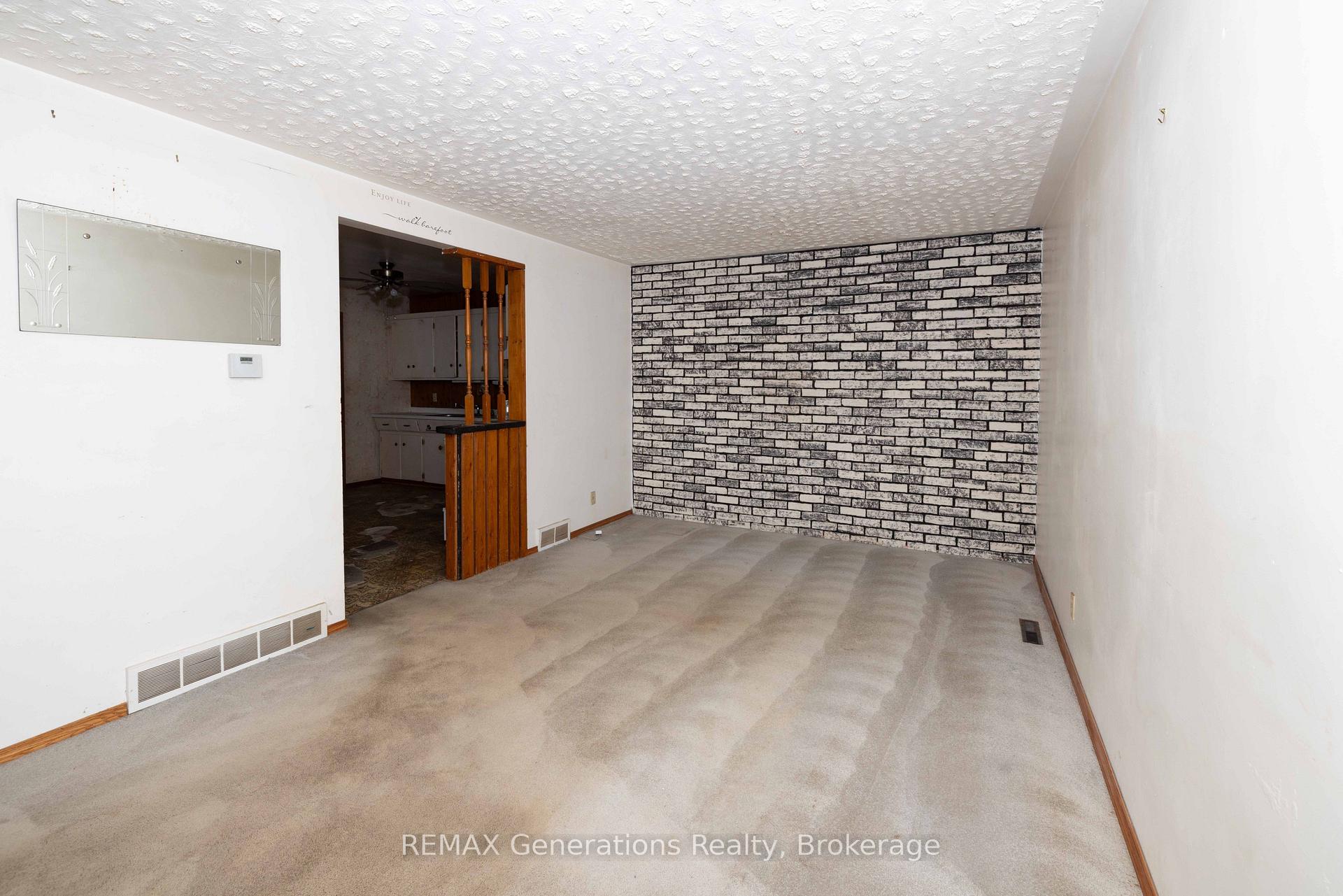 Photo 4 of 316 Rita Street, Thunder Bay, Current River — HOMEH