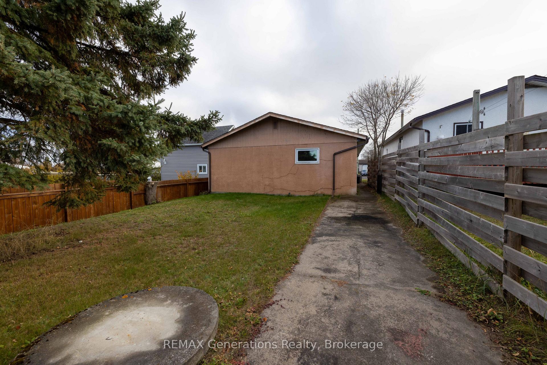 Photo 21 of 316 Rita Street, Thunder Bay, Current River — HOMEH