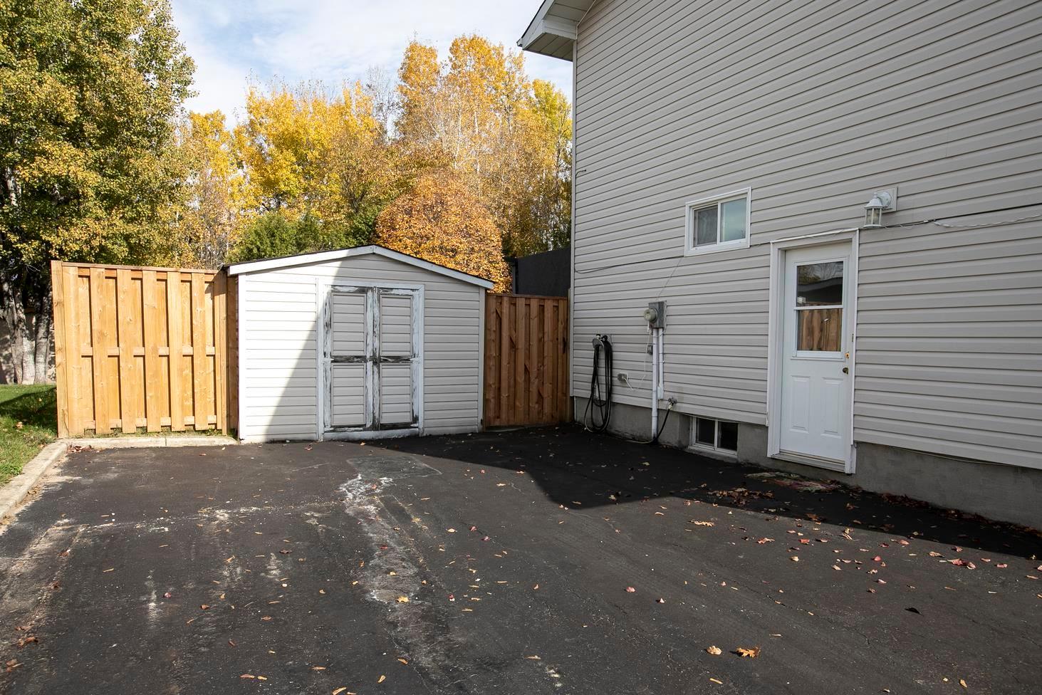 Photo 2 of 136 Glen Avenue, Sault Ste Marie, Ward 1 — HOMEH