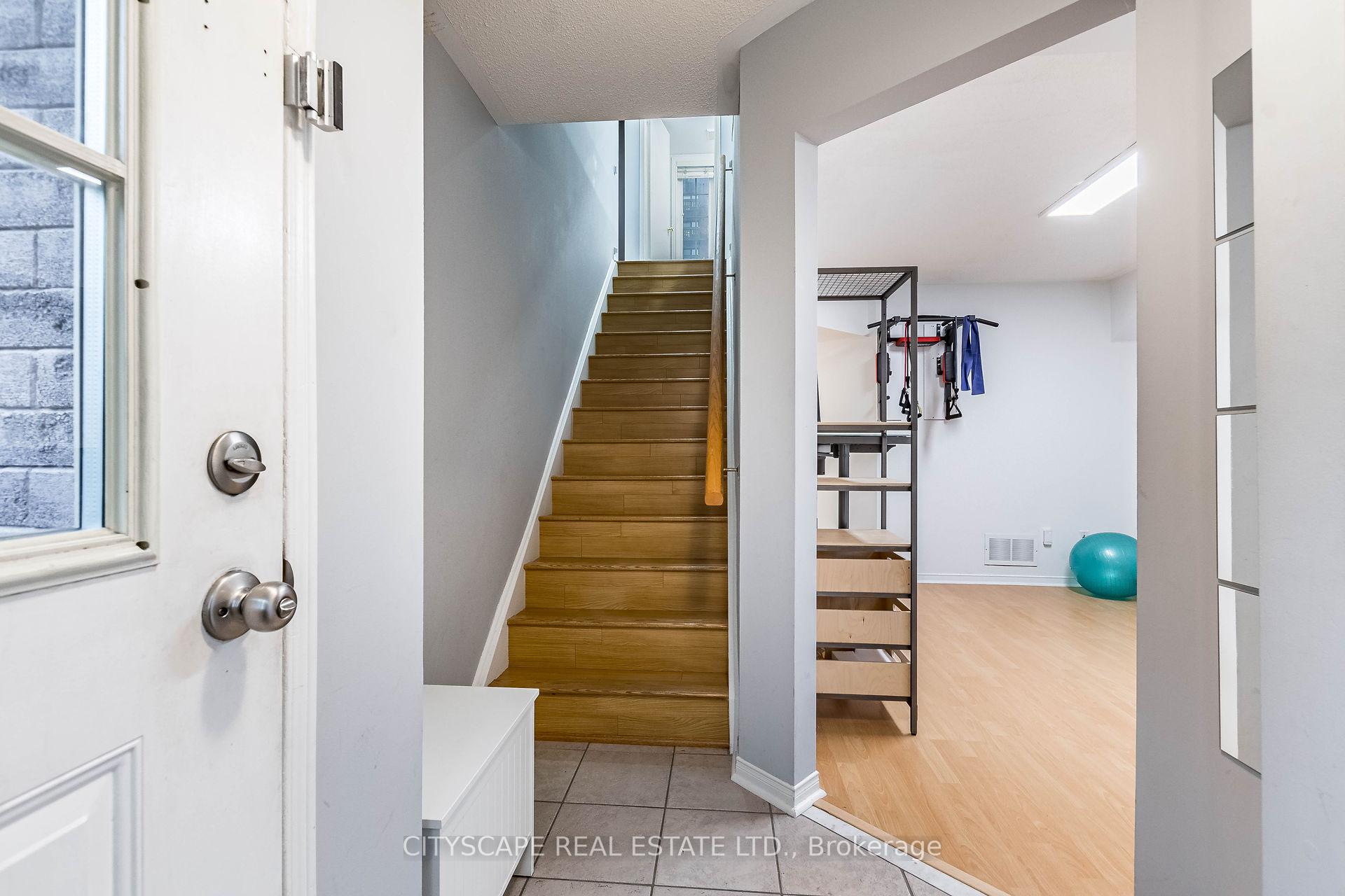 Photo 4 of Unit 39, 6830 Meadowvale Town Centre Circle, Mississauga, Meadowvale — HOMEH