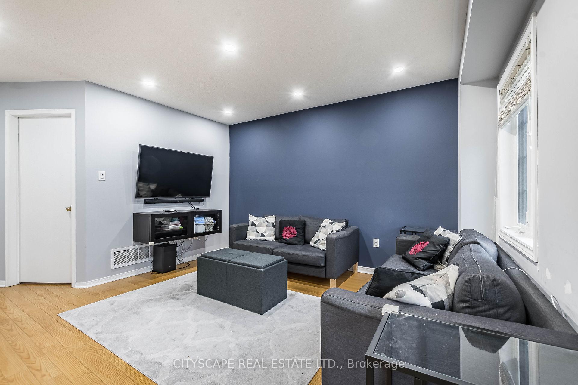Photo 8 of Unit 39, 6830 Meadowvale Town Centre Circle, Mississauga, Meadowvale — HOMEH