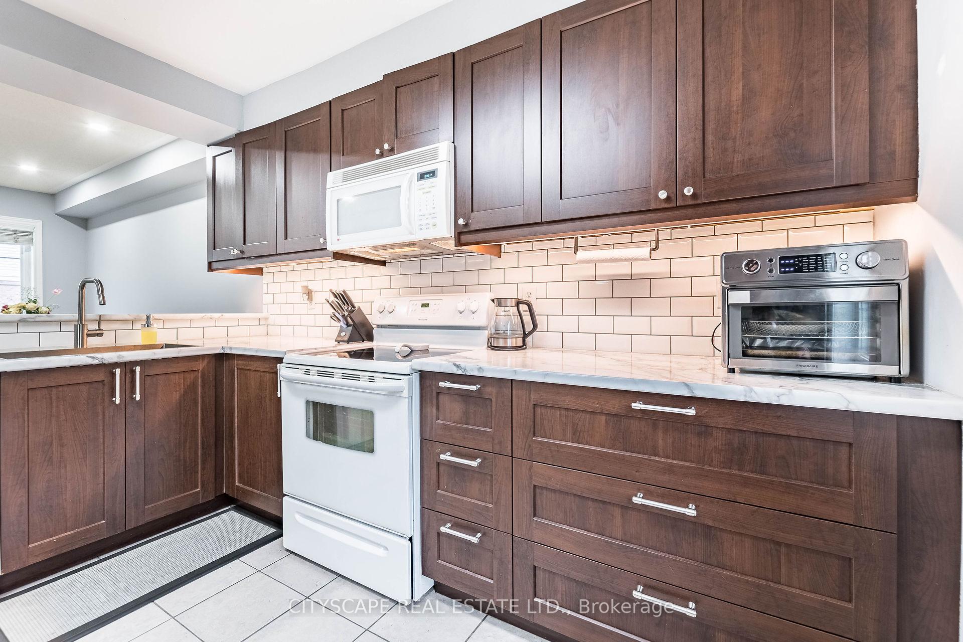 Photo 14 of Unit 39, 6830 Meadowvale Town Centre Circle, Mississauga, Meadowvale — HOMEH