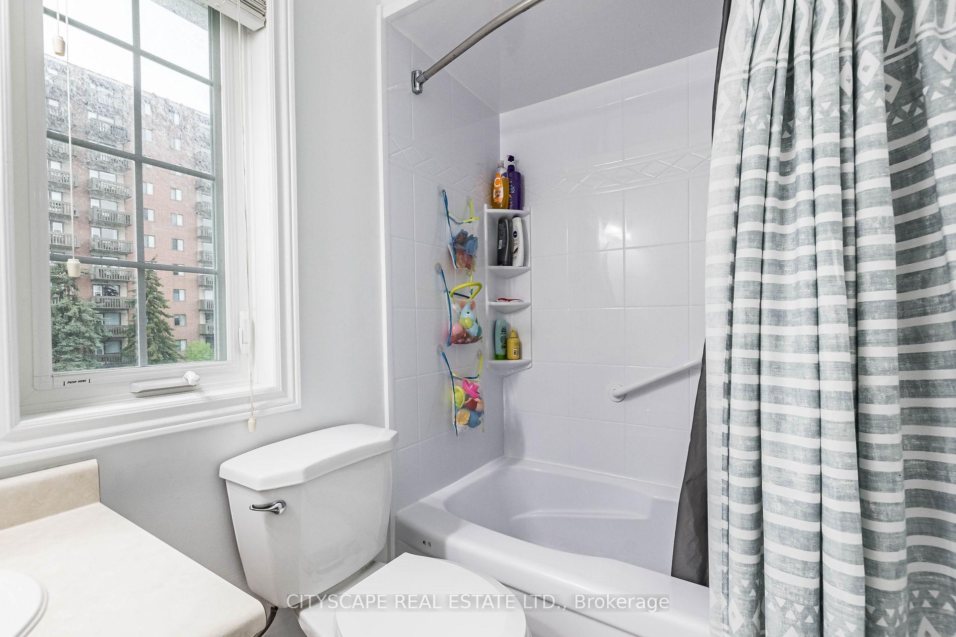 Photo 26 of Unit 39, 6830 Meadowvale Town Centre Circle, Mississauga, Meadowvale — HOMEH