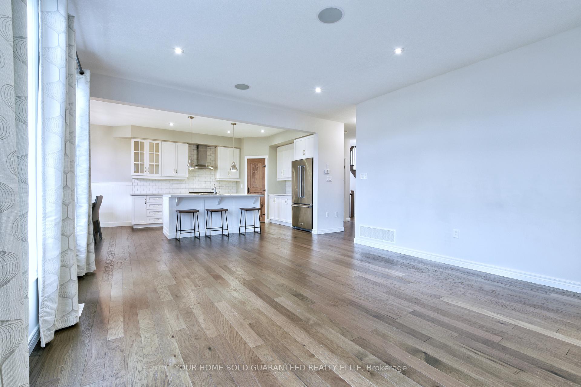 Photo 12 of Unit 5, 270 Main Street W, Grimsby, Grimsby West — HOMEH