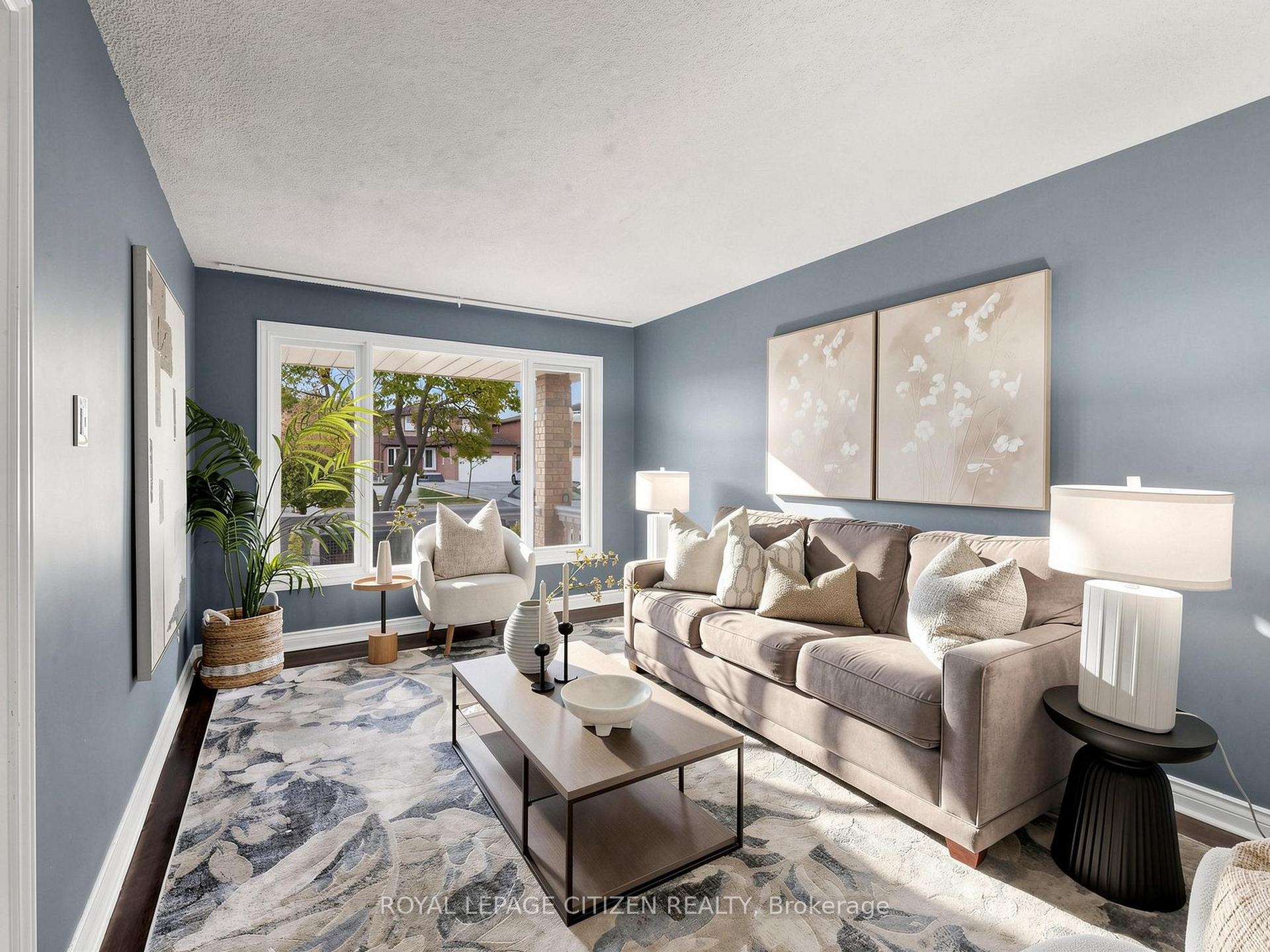 Photo 3 of 407 Forest Drive, Vaughan, West Woodbridge — HOMEH