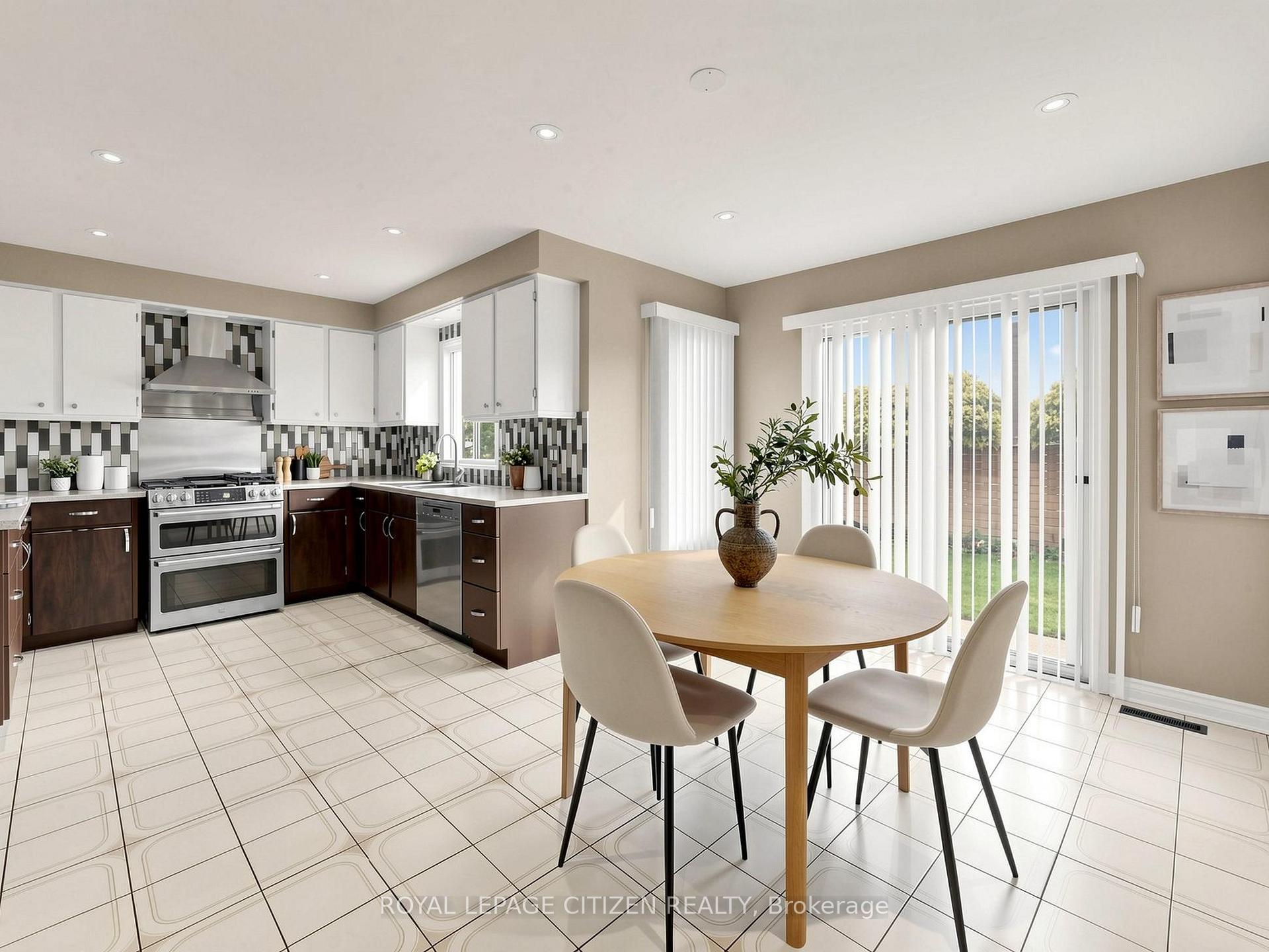 Photo 12 of 407 Forest Drive, Vaughan, West Woodbridge — HOMEH