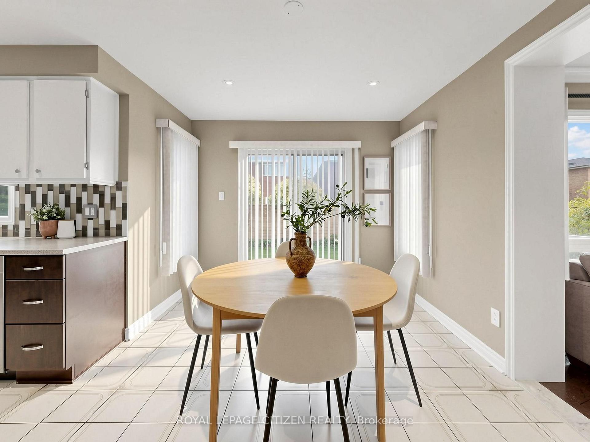 Photo 13 of 407 Forest Drive, Vaughan, West Woodbridge — HOMEH