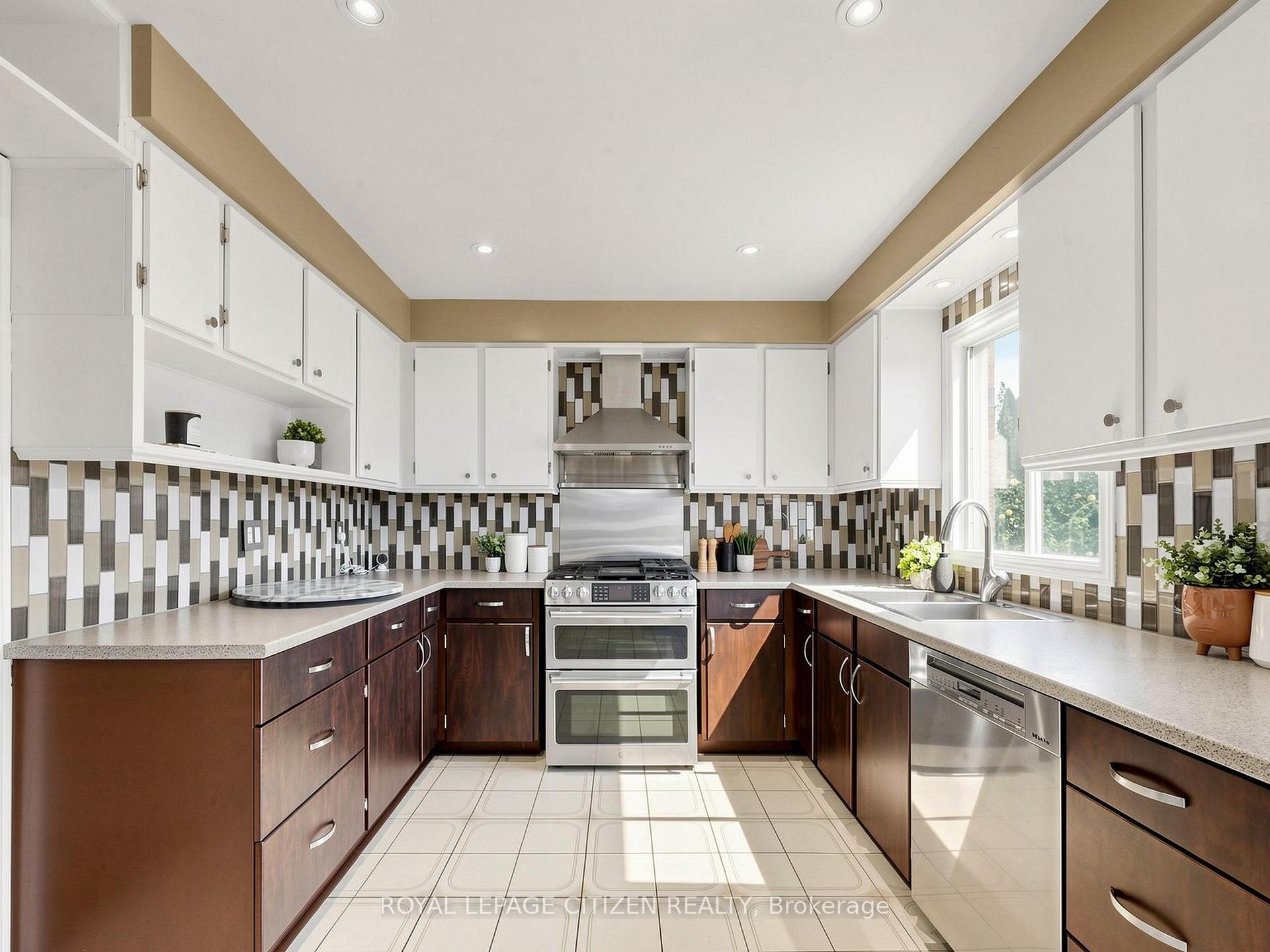 Photo 14 of 407 Forest Drive, Vaughan, West Woodbridge — HOMEH