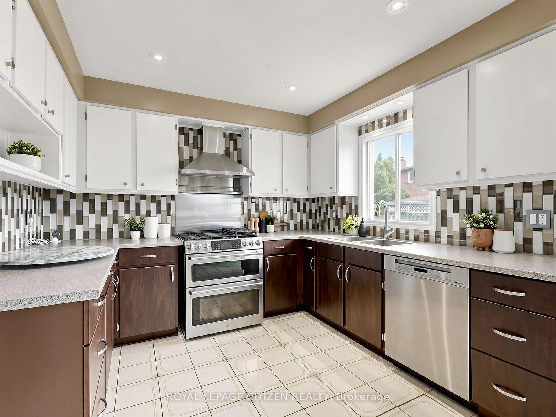Photo 15 of 407 Forest Drive, Vaughan, West Woodbridge — HOMEH