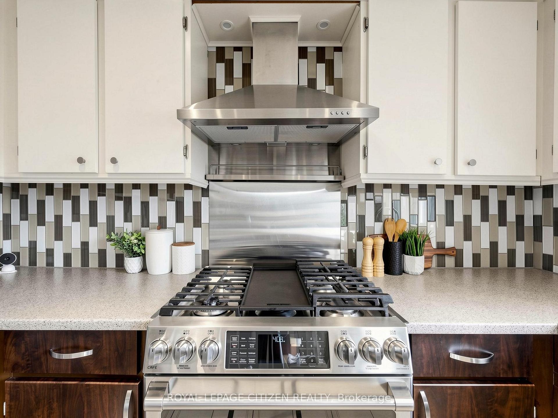 Photo 16 of 407 Forest Drive, Vaughan, West Woodbridge — HOMEH