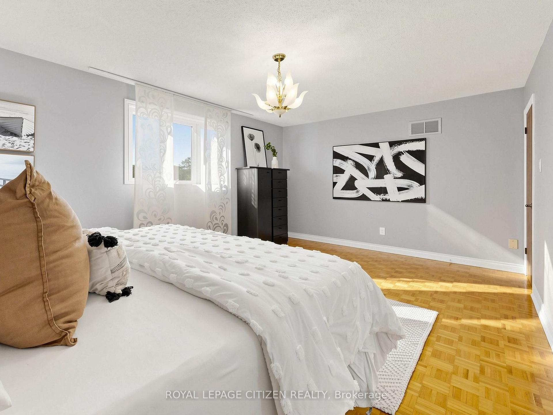 Photo 22 of 407 Forest Drive, Vaughan, West Woodbridge — HOMEH