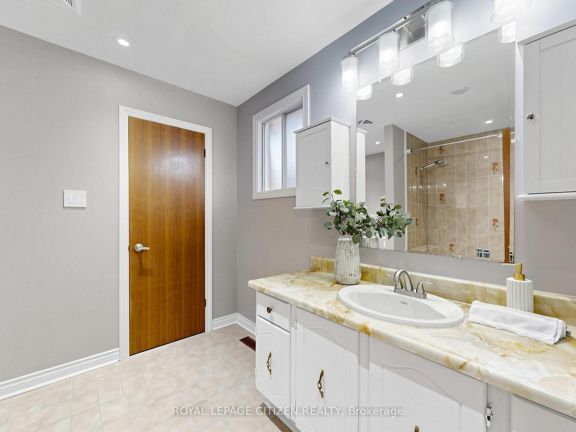 Photo 23 of 407 Forest Drive, Vaughan, West Woodbridge — HOMEH